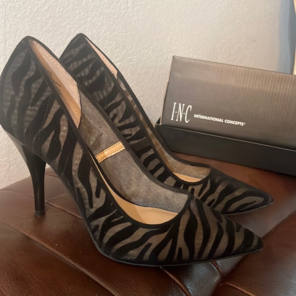 Inc kaimi3 zebra msh heels size 9